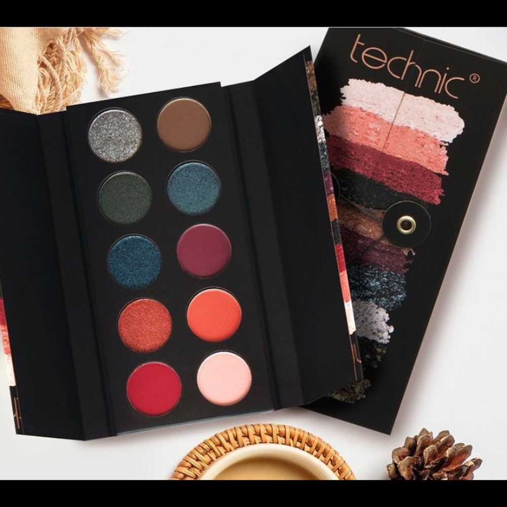 Bejeweled pressed pigment eyeshadow palette
